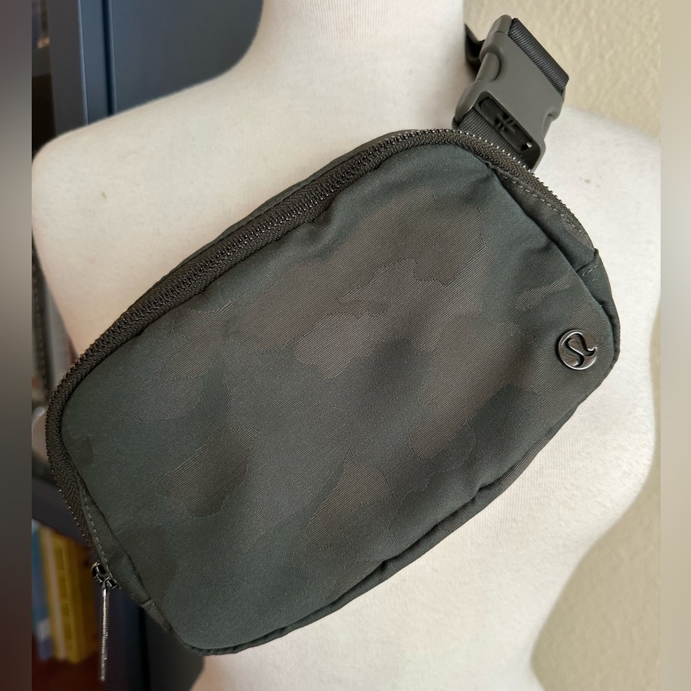 Lululemon Everywhere Camo Belt Bag